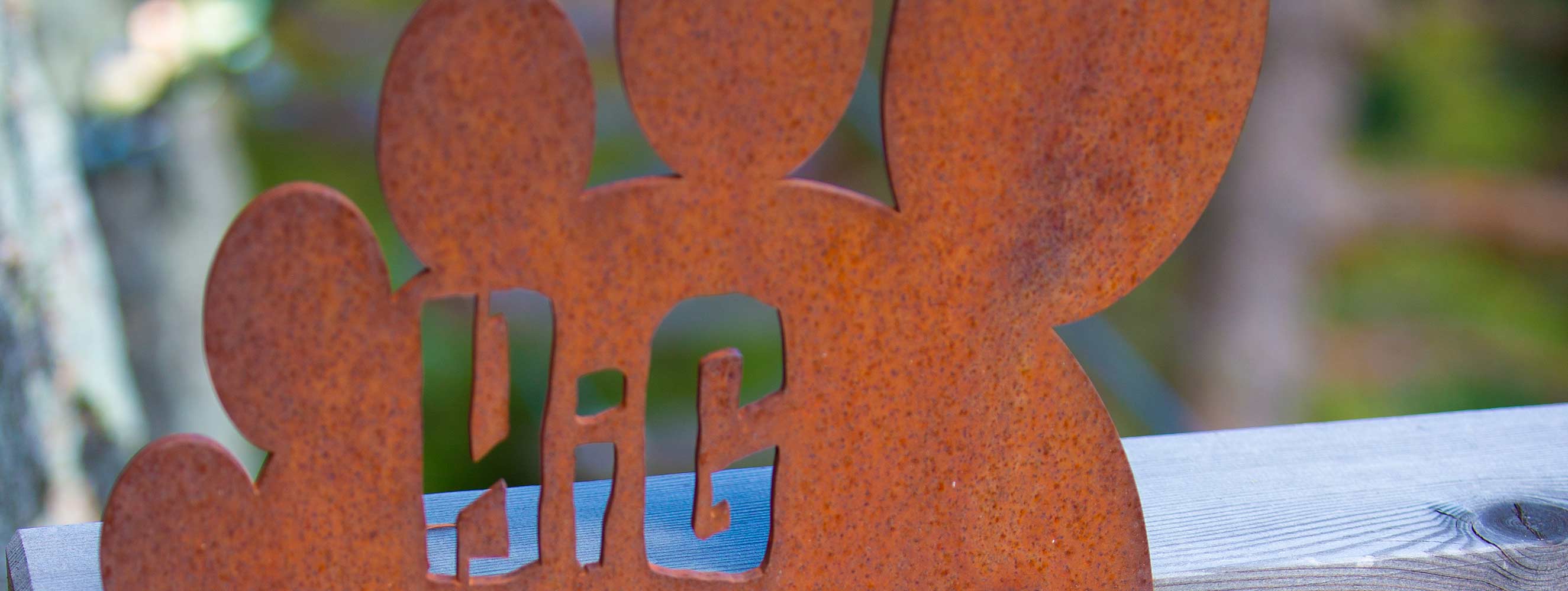 Big foot bridge mit Sponsorenplaketten